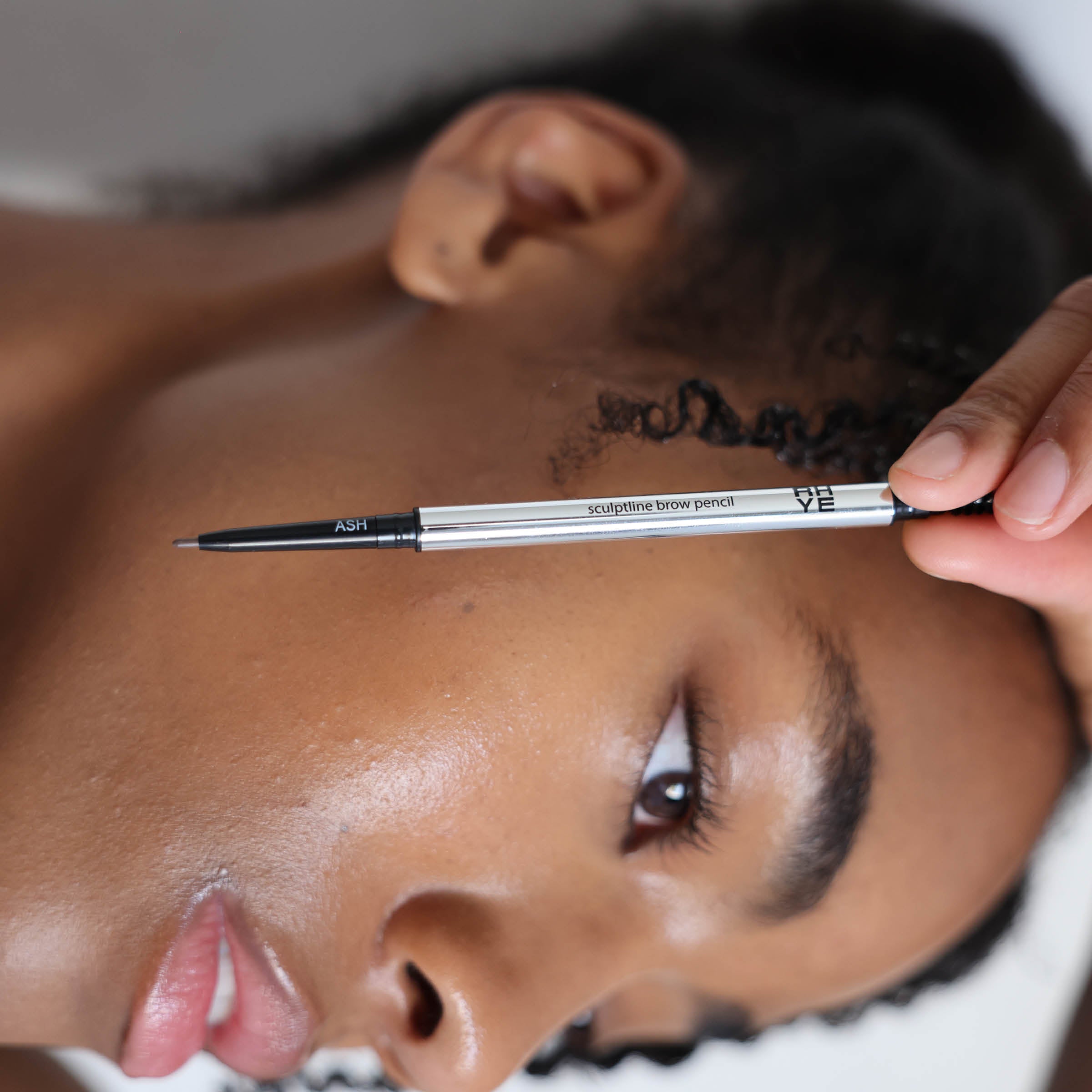 SCULPTLINE BROW PENCIL