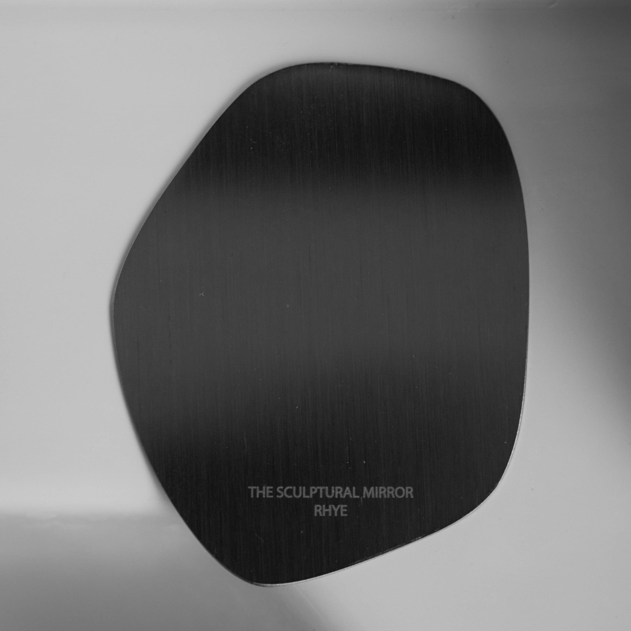 THE SCULPTURAL MIRROR